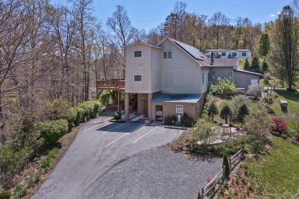 Moonlight Spa and Retreat: 129 Moonlight Dr, Sylva, NC 28779